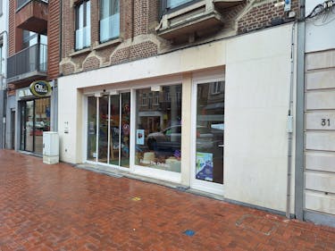 Handelspand met garages te koop in centrum Roeselare