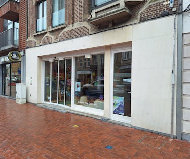 Handelspand met garages te koop in centrum Roeselare