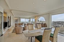 Twee penthouses met ruime terrassen en garage in De Panne