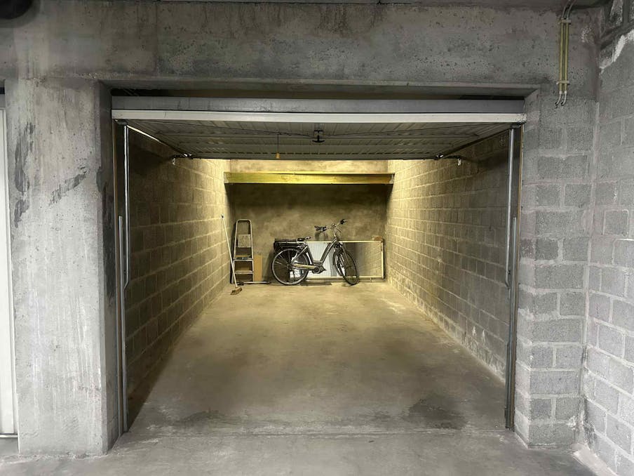 Gesloten garagebox te koop op topligging in Middelkerke!