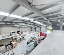 Magazijn van ca. 1.400 m² te huur in Wervik
