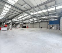Magazijn van ca. 1.400 m² te huur in Wervik