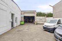 Loods van ca. 547m² op commerciële ligging in Hooglede-Gits