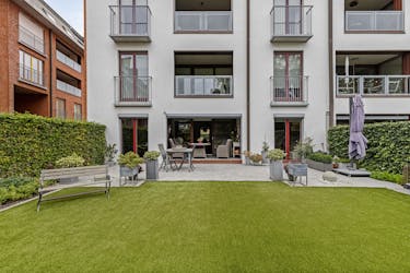 Appartement met tuin en garage in Kortrijk centrum