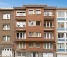 Bovenste Verdieping met Terrassen en Parking