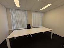 Kantoor te huur vlakbij Ringlaan en Ringshopping in Kortrijk