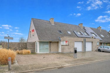 Instapklare woning met garage en tuin te koop in Ardooie