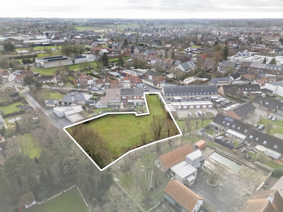 Bouwgrond (2.319 m²) te koop op een centrale locatie te Gullegem