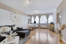 Op te frissen appartement met terras te koop in Berchem