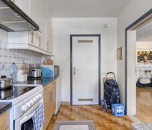 Op te frissen appartement met terras te koop in Berchem