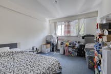 Op te frissen appartement met terras te koop in Berchem