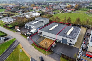 Bedrijfsgebouw te koop op industrieterrein te Lichtervelde