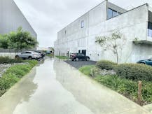 Instapklaar kantoor van ca. 254m² met ruim terras en parking