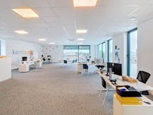 Instapklaar kantoor van ca. 254m² met ruim terras en parking