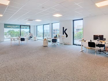 Instapklaar kantoor van ca. 254m² met ruim terras en parking