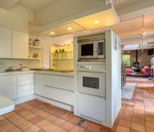 Unieke landelijke eigendom gelegen te Lo-Reninge aan het water.