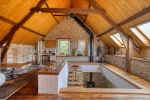 Unieke landelijke eigendom gelegen te Lo-Reninge aan het water.