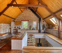 Unieke landelijke eigendom gelegen te Lo-Reninge aan het water.