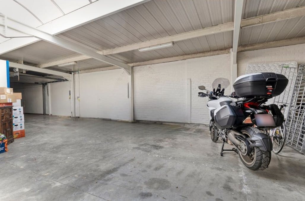 Magazijn van ca. 136m² te koop in Torhout