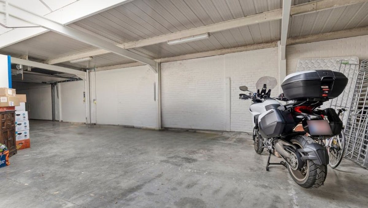 Magazijn van ca. 136m² te koop in Torhout