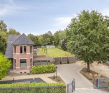 Patrimoniumvennootschap met een charmante villa met riante tuin op toplocatie te koop in Mechelen.