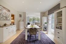 Patrimoniumvennootschap met een charmante villa met riante tuin op toplocatie te koop in Mechelen.