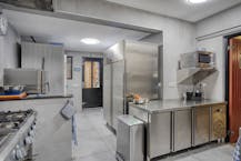 Woning met charmante kroeg en tuinterras te koop!