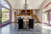 Ferme carrée rénovée dans la campagne de Vliermaal