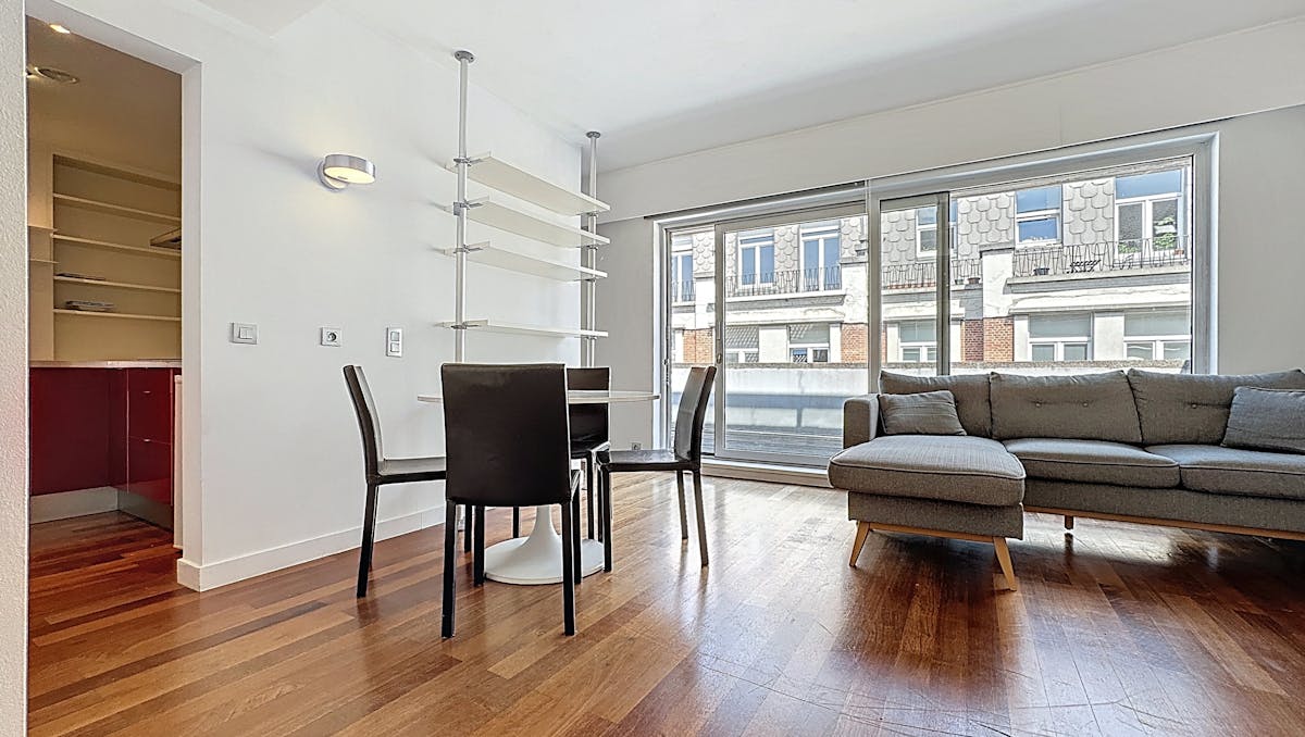 Semi-furnished studio in Saint-Gilles Louizalaan Stefania