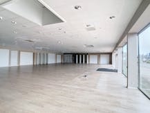 Ruime baanwinkel in Veurne