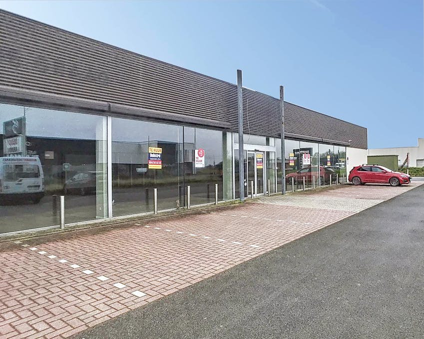 Ruime baanwinkel in Veurne