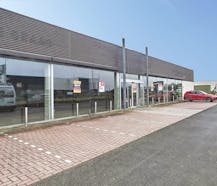 Ruime baanwinkel in Veurne