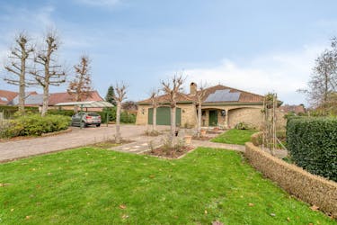 Alleenstaande villa met 3 slaapkamers in Ronse te koop