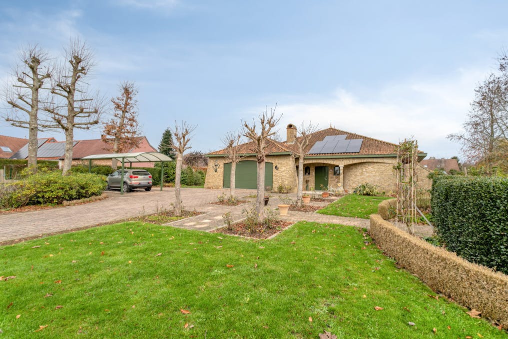 Alleenstaande villa met 3 slaapkamers in Ronse te koop