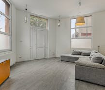 Op te frissen woning met terras te koop in Antwerpen