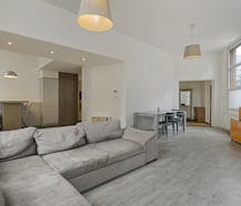 Op te frissen woning met terras te koop in Antwerpen
