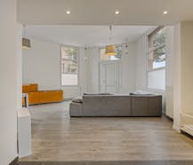 Op te frissen woning met terras te koop in Antwerpen