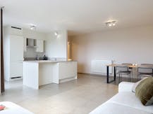 Appartement met 2 slaapkamers en terras te Roeselare.