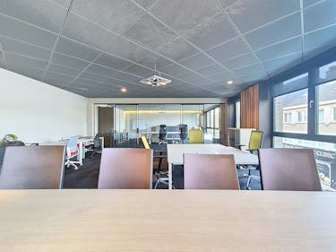 Instapklaar kantoor (257 m²) te huur nabij Gent-Dampoort