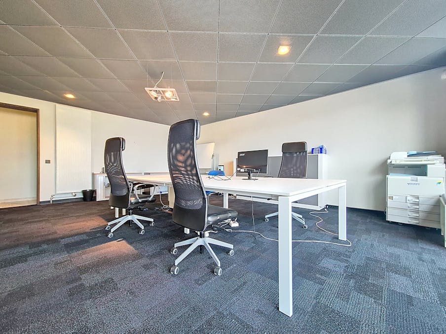 Instapklaar kantoor (257 m²) te huur nabij Gent-Dampoort