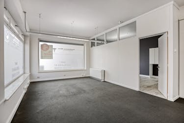 Prêt à emménager dans un espace de bureau avec studio à Middelkerke