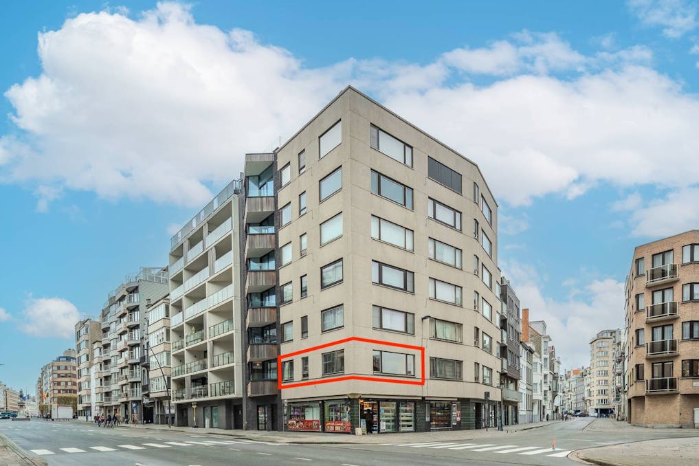 Lichtrijk 2-slaapkamer hoekappartement te koop te Oostende