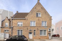 Huis met 4 slaapkamers en stadskoer in centrum Brugge 