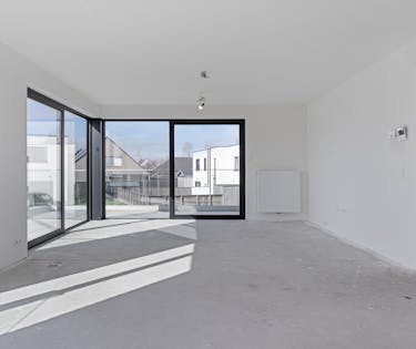 Lichtrijk 2-slpk appartement met riant terras te koop in Roeselare