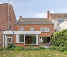 Te renoveren huis te koop met 4 slaapkamers, tuin en garage