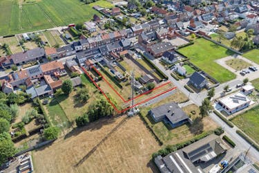 Karaktervol huis met zonnige tuin, 3 slaapkamers én garage met uitweg