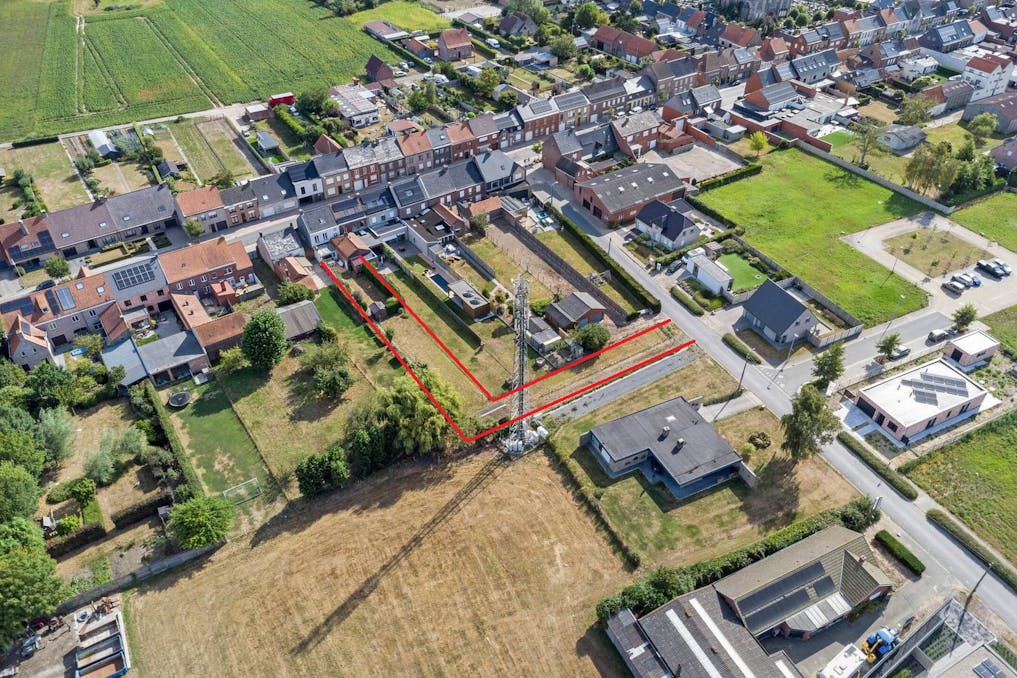 Karaktervol huis met zonnige tuin, 3 slaapkamers én garage met uitweg