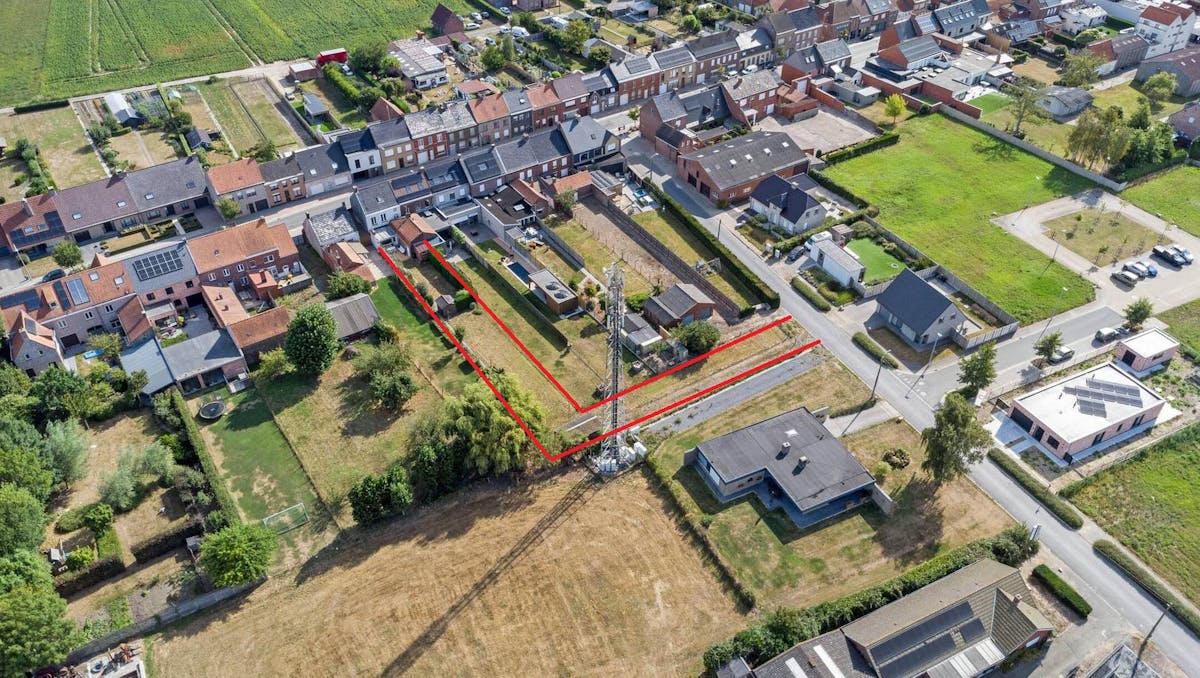 Karaktervol huis met zonnige tuin, 3 slaapkamers én garage met uitweg