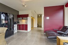 Saunacomplex met zwembad en woonst te koop in Zwevezele.