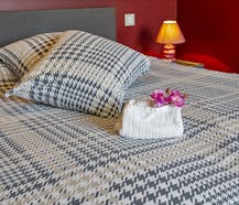 Saunacomplex met zwembad en woonst te koop in Zwevezele.